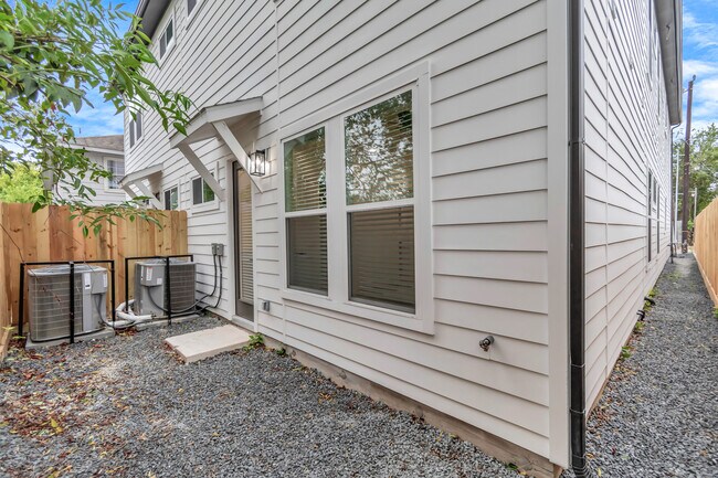 Building Photo - 3613 Rosalie St