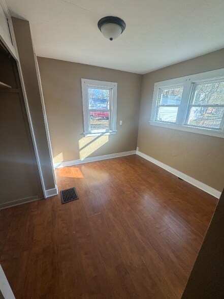 Building Photo - 1453 E Clay St