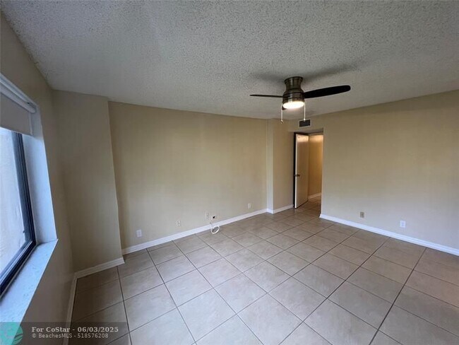 Building Photo - 8040 Hampton Blvd