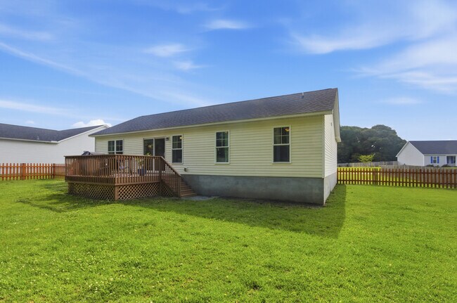 Building Photo - 211 N Windy Ridge Rd