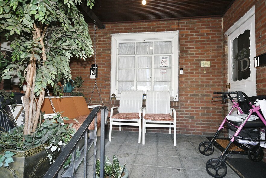 Building Photo - 300 Sherman Ave