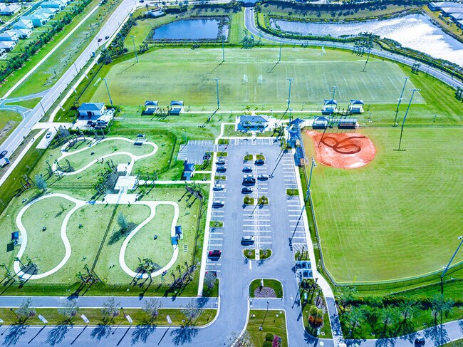 Building Photo - 10142 SW Orana Dr