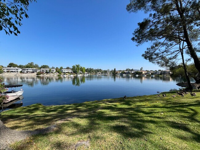 Building Photo - Westlake Village 4+2.5 w/pool, spa, green belt + lake access!