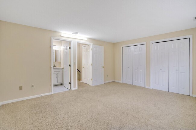 Building Photo - 94 Oak Ridge Dr