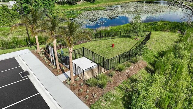 Building Photo - Spacious 4-Bedroom Corner Townhome with Loft & Lake Views in Ocoee