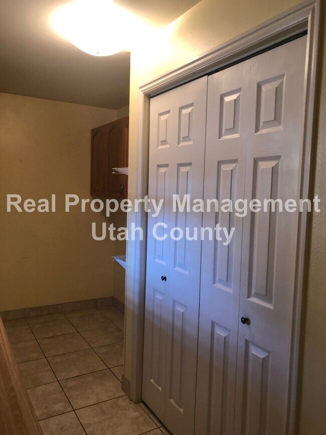 Building Photo - Spacious Lehi Home