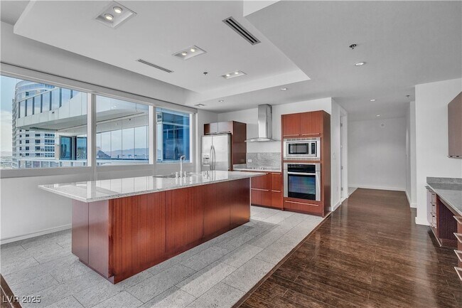 Building Photo - 4471 Dean Martin Dr
