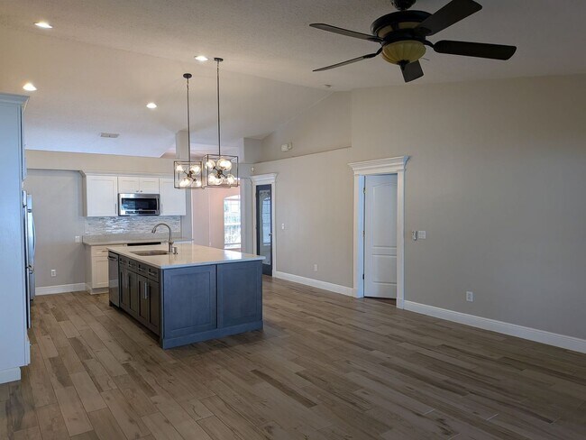 Building Photo - 5/3 Single Family Home at East Lake Cove i...