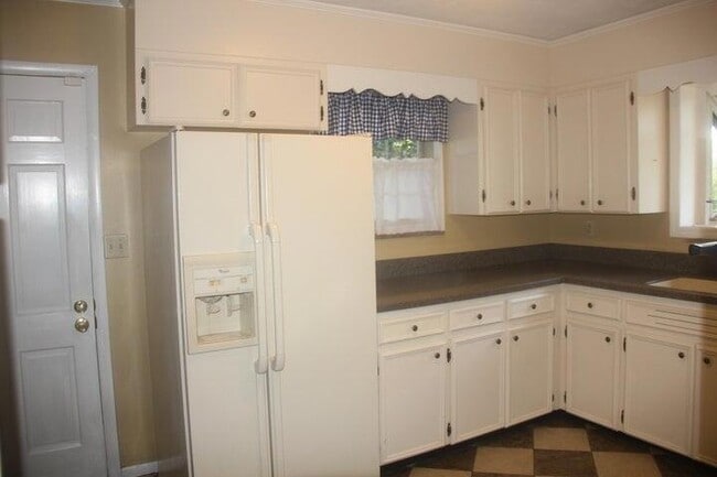 Building Photo - 3009 Oakland Dr NW