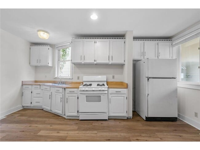 Building Photo - 2610 Dupont Ave S