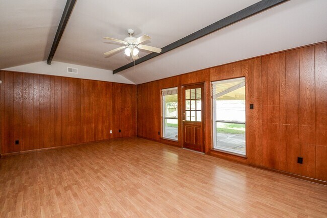 Building Photo - 7222 Pella Dr