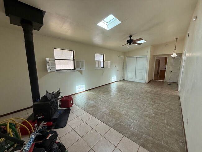 Building Photo - Pensacola - East Hill - 4 bedrooms, 3 bathroom - Mother in Law suite