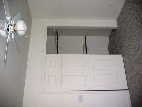 Building Photo - Spacious 3 bedroom townhouse
