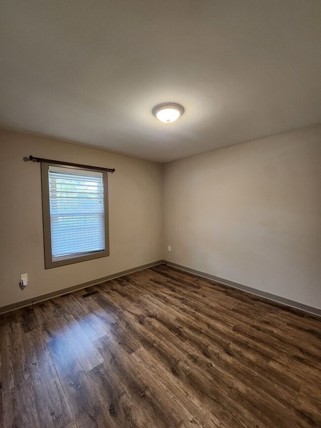 Building Photo - Asheville Rental!