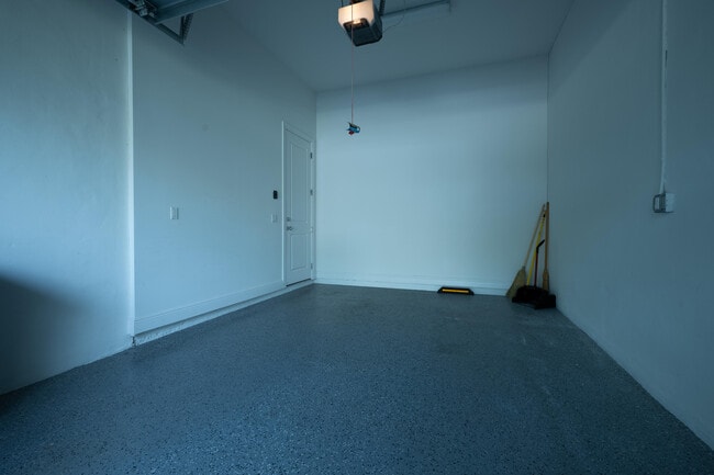 Building Photo - 13026 Artisan Cir
