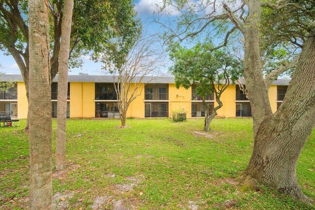 Building Photo - 516 Meadows Cir