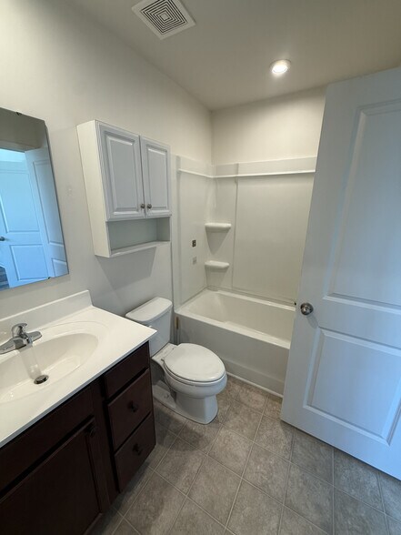 Building Photo - 103 Fernside Ct