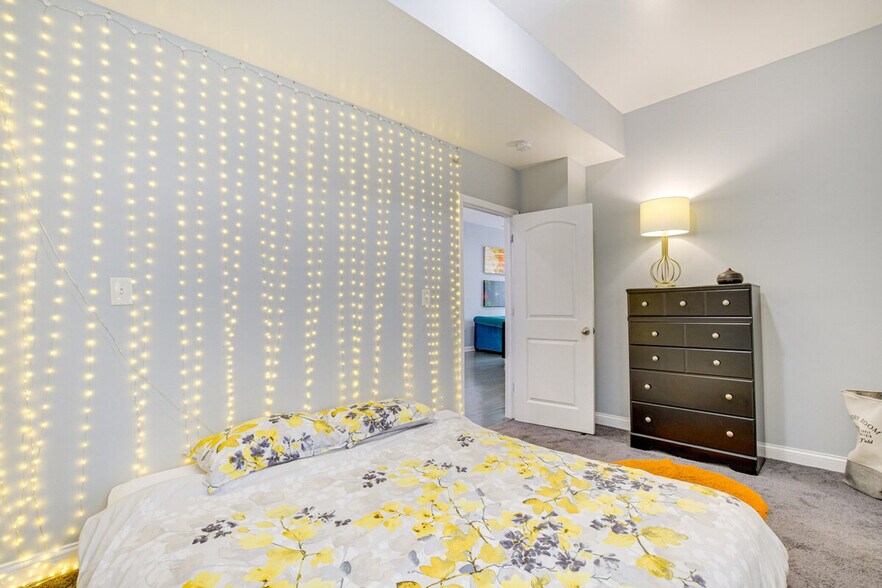 Building Photo - 4904 W Fulton St