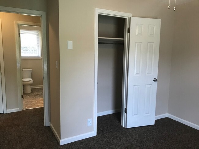 Building Photo - 808 Bedford Dr