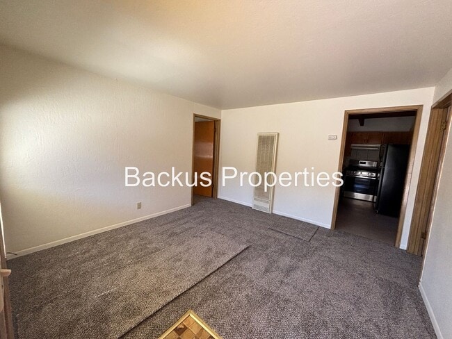 Building Photo - Great three bedroom unit in Monterey