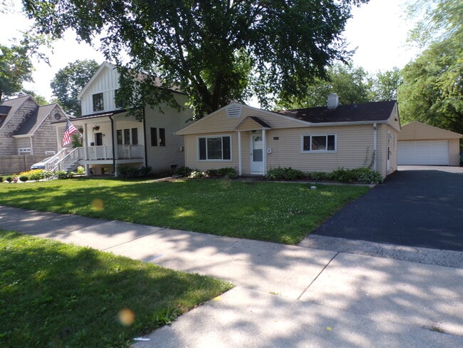 Building Photo - 1345 Forest Ave