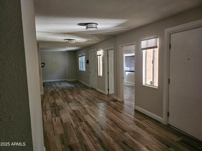 Building Photo - 1115 N 84th Pl