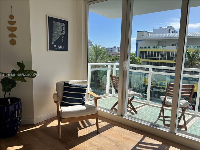 Building Photo - 6917 Collins Ave