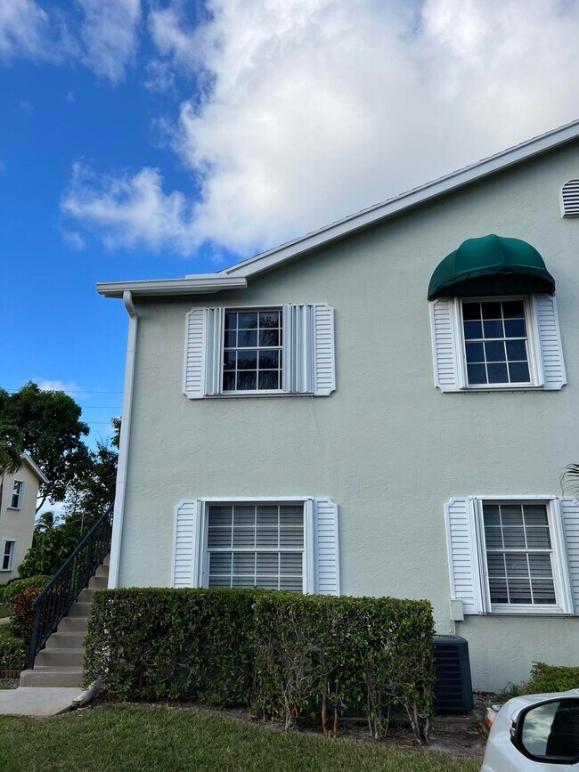 Building Photo - 647 Waterside Dr