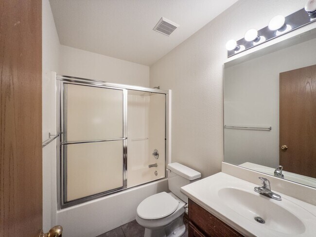 Building Photo - 1521 Fianna Pl Ct
