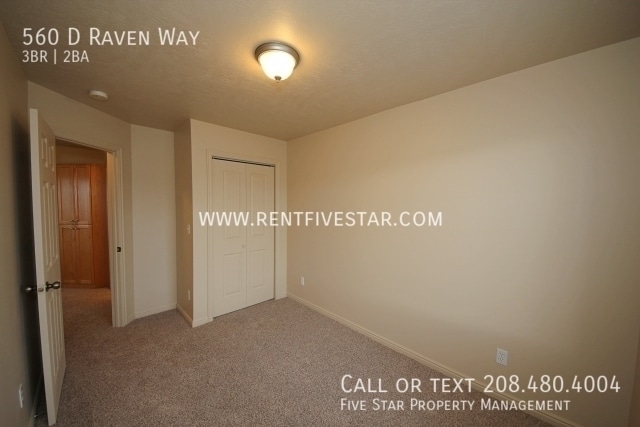 Building Photo - 560 Raven Way