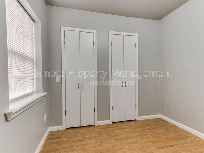 Building Photo - 137 S Draper Ave