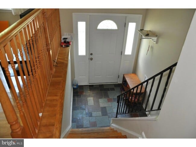 Building Photo - 924 Kenilworth Ave