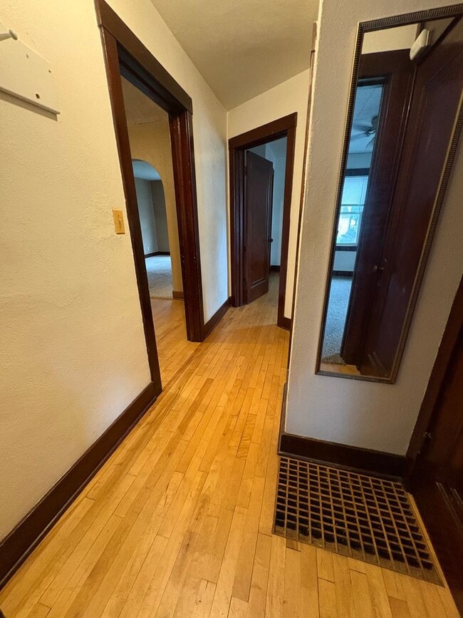 Building Photo - 2 Bedroom 1 Bathroom Single Family Home