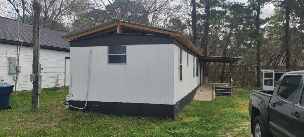 Building Photo - 11440 Underwood St