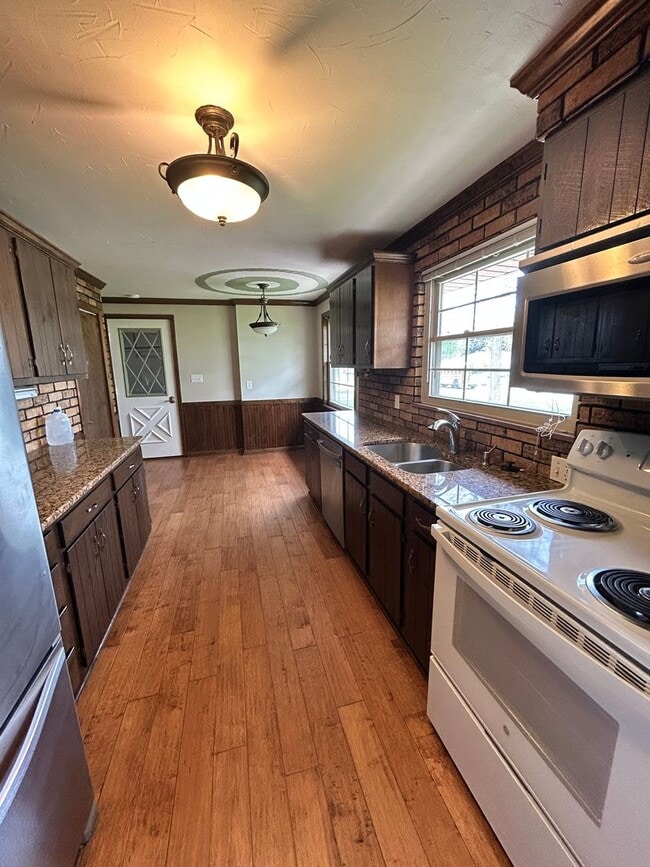 Building Photo - Three Bedroom, Single-Family Home
