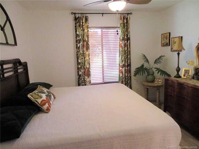 Building Photo - 800 NW Fork Rd