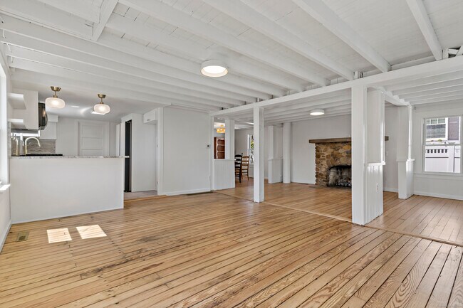 Building Photo - 14 2nd Ave