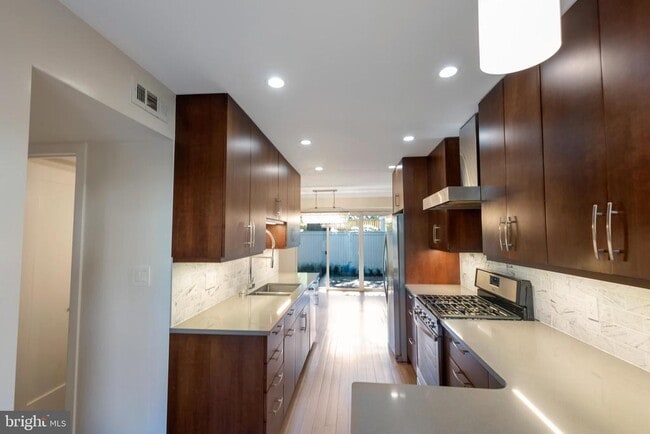 Building Photo - 5250 Pooks Hill Rd