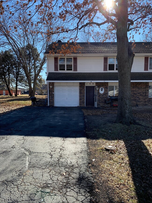 109 N 10th St 109 N 10th St Louisburg KS 66053 Apartment Finder