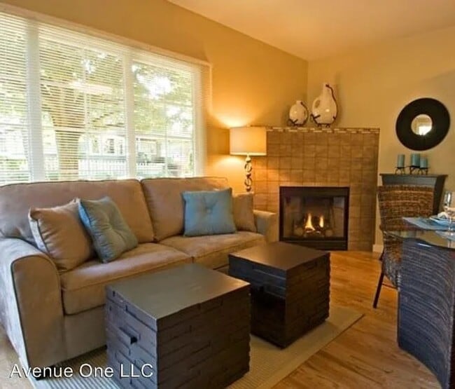 Building Photo - Capitol Hill Bungalow