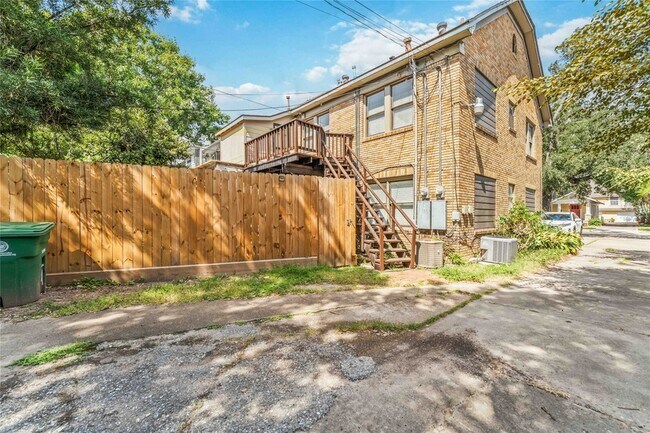 Building Photo - 1411 Kipling St