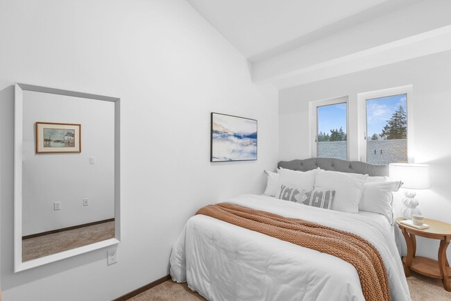 Building Photo - Wintersweet Townhome on Bainbridge Island