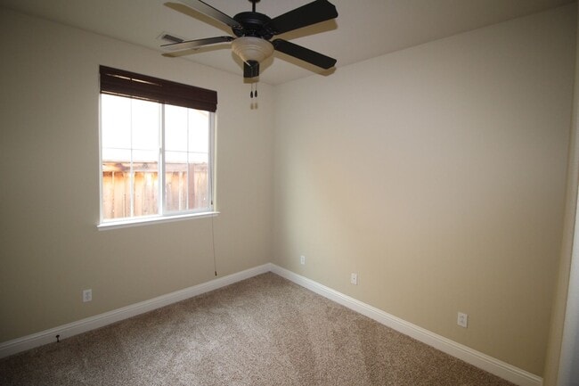 Building Photo - 3856 Heritage Ave