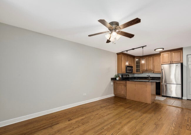 Building Photo - 420 W Aldine Ave