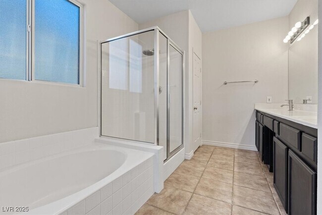 Building Photo - 227 Palmarosa St