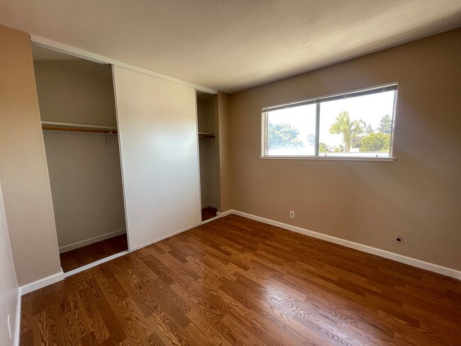 Building Photo - 3 Bedroom unit available in Hayward!