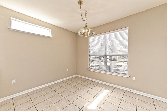 Building Photo - 117 Larkspur Ln