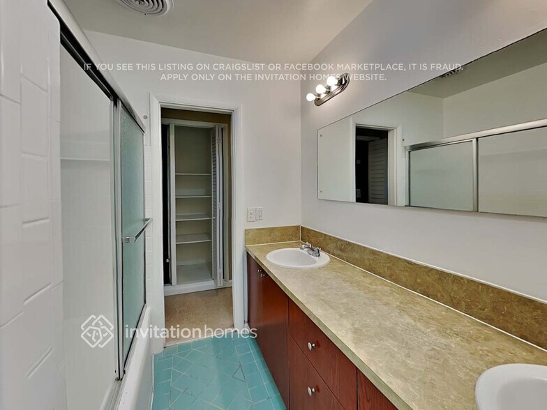 Building Photo - 6160 SW 63rd Ave
