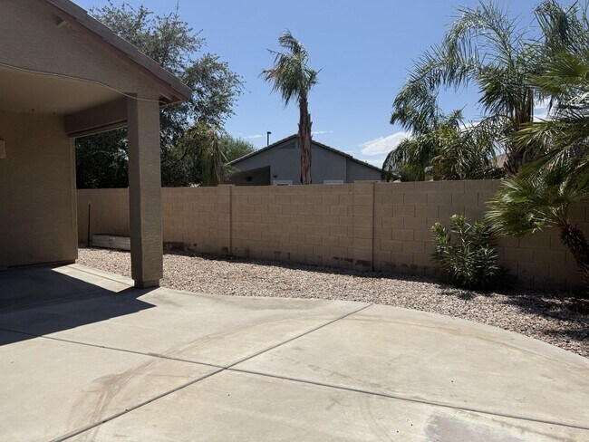 Building Photo - 4168 E Rainbow Dr
