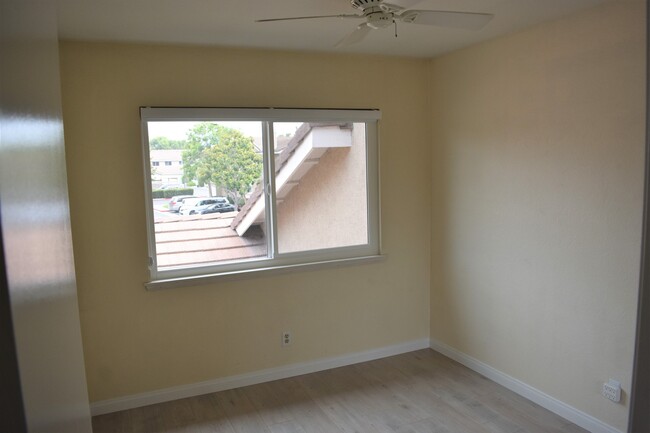 Building Photo - Upgraded Three Bedroom Attached Home in Wo...